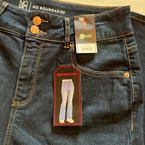 NWT-no boundaries-size 13-dark wash-double button, high-rise flare, jeans - Picture 4 of 12